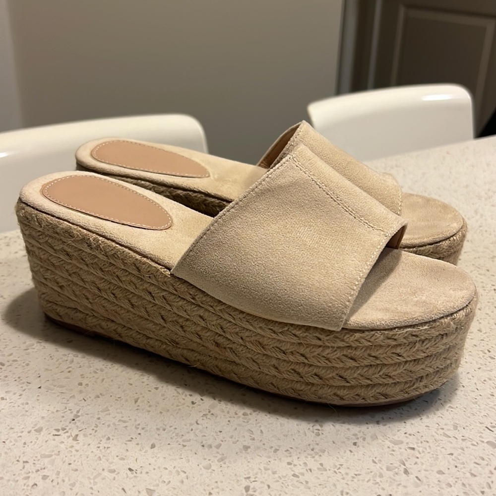 Platforms - Picture 2 of 4